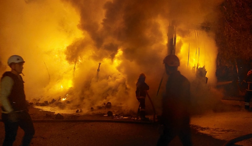 İplik yüklü dorse alevlere teslim oldu