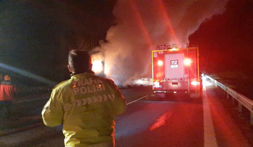 İplik yüklü dorse alevlere teslim oldu