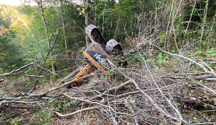 İş makinesi uçuruma uçtu; Operatör ölümden döndü