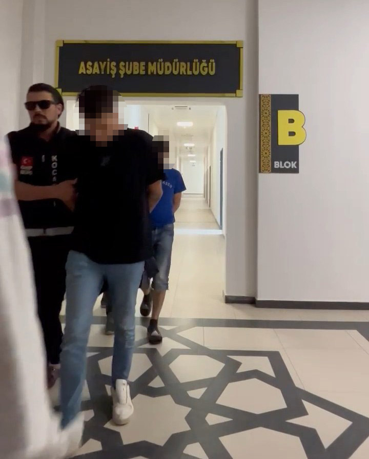 is-yeri-kursunlayan-2-kisi-yakalandiykpyr2peet