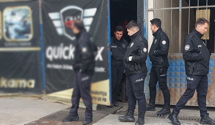 İş yerinde kendisini yakacağını söyledi, ikna edildi