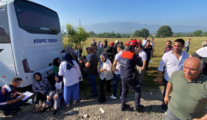 isci-servisi-ile-kamyon-kafa-kafaya-carpisti-1-i-agir-27-yaraliswjrse1sv0