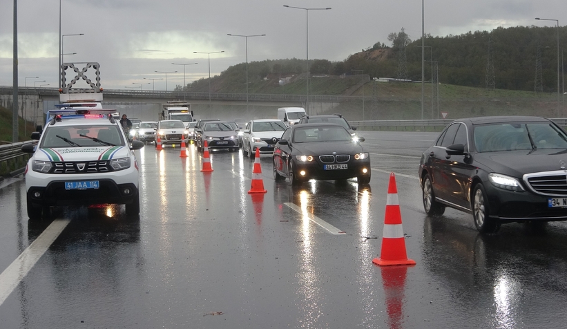 İşçi servisi ile ticari taksi çarpıştı: 13 yaralı