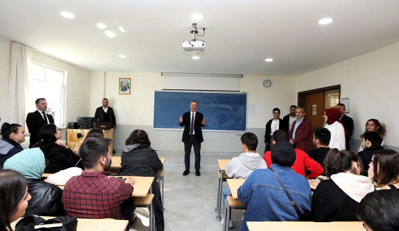 Işıksu öğrencilerle buluştu