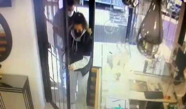 İstanbul’dan gelip kuyumcuları dolandırdılar