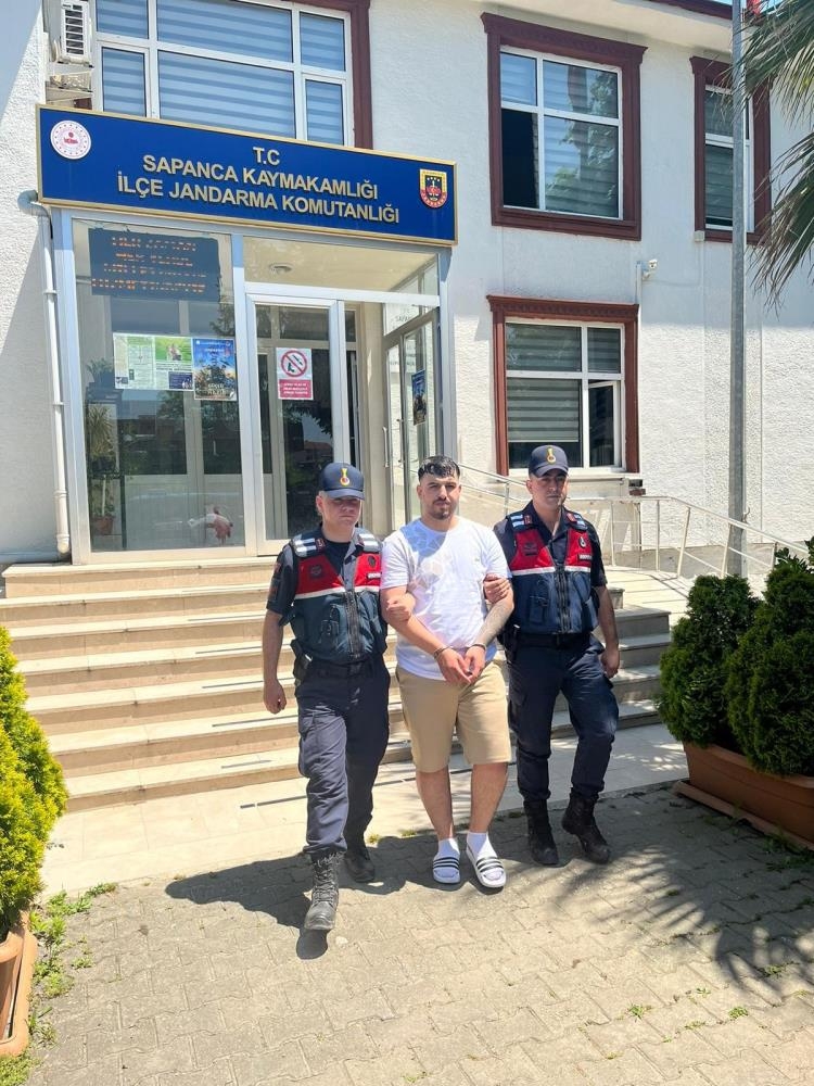 İstanbul’dan tatil için geldiği Sakarya’da gözaltına alındı