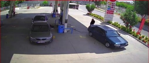 İstasyonda kaza kamerada