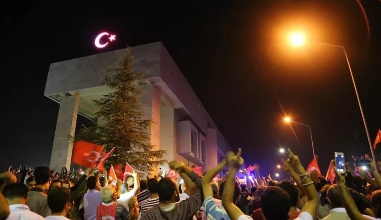 iste-15-temmuz-hain-darbe-girisiminde-sakarya-da-yasananlardk9lnvewnv