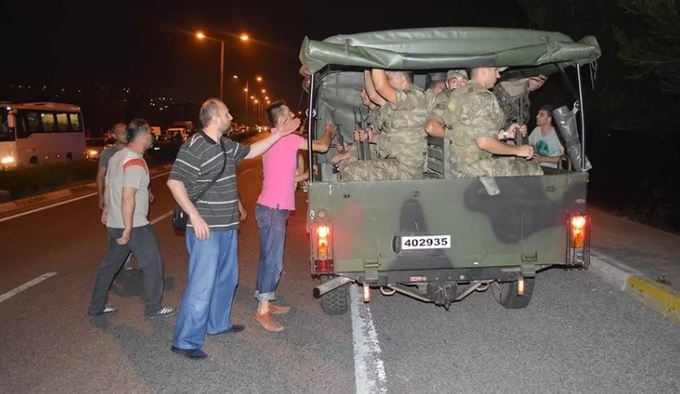 iste-15-temmuz-hain-darbe-girisiminde-sakarya-da-yasananlardk9lnvewnv