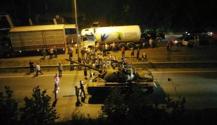iste-15-temmuz-hain-darbe-girisiminde-sakarya-da-yasananlardk9lnvewnv
