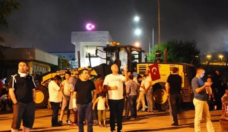 iste-15-temmuz-hain-darbe-girisiminde-sakarya-da-yasananlardk9lnvewnv
