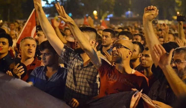 iste-15-temmuz-hain-darbe-girisiminde-sakarya-da-yasananlardk9lnvewnv