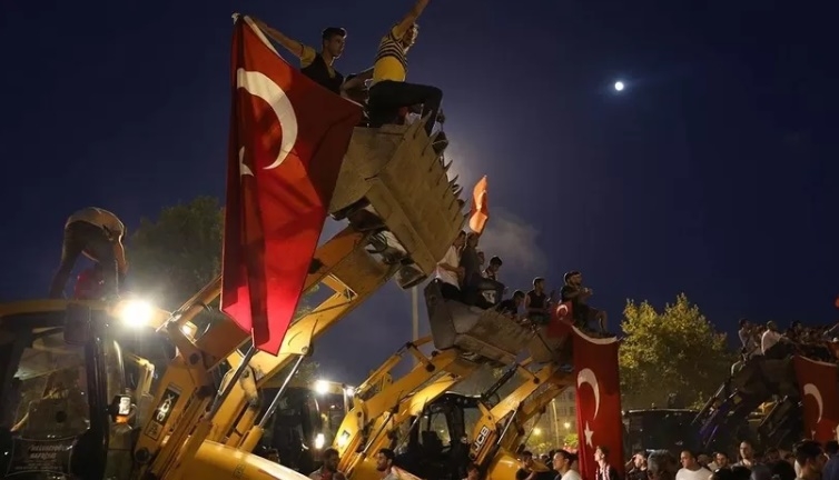 iste-15-temmuz-hain-darbe-girisiminde-sakarya-da-yasananlardk9lnvewnv