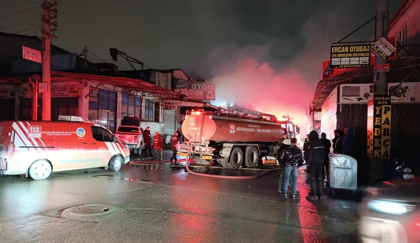 isyeri-alev-alev-yandi-artvin-sanayide-yangin-alarmivvditefkvg