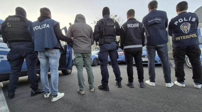 italya-da-yakalanmisti-baris-boyun-un-evinden-suikast-listesi-ciktiyu5hm2jbnn