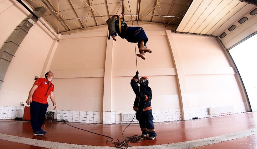 İtfaiyeci adayları zorlu eğitimden geçiriliyor