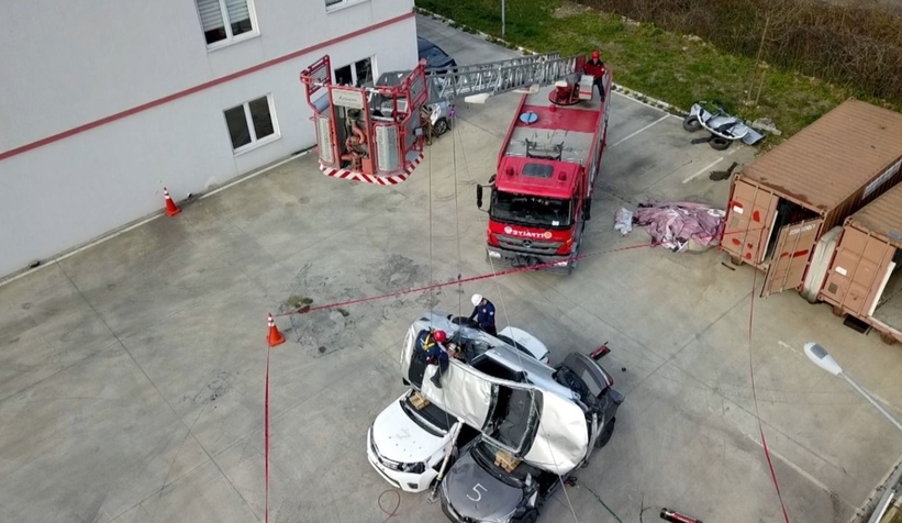 İtfaiyeci adayları zorlu eğitimden geçiriliyor