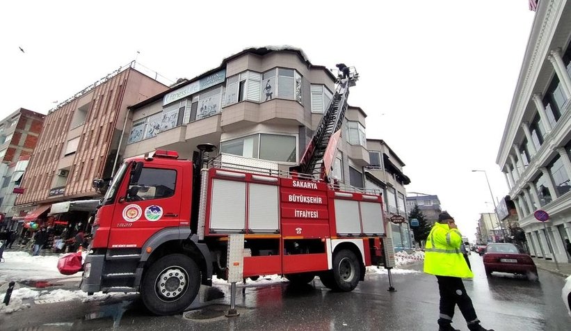 İtfaiyeden kar temizliği operasyonu