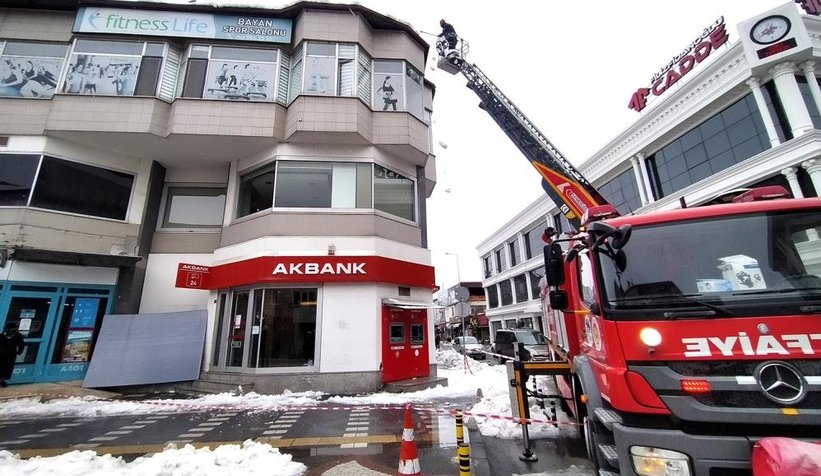 İtfaiyeden kar temizliği operasyonu
