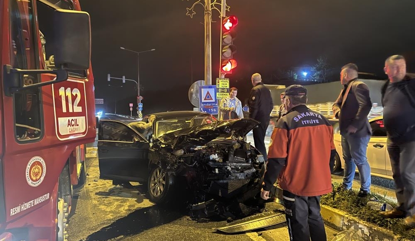 iyi-parti-sakarya-yonetiminden-iki-kisi-kaza-gecirdiovaxdvzpky