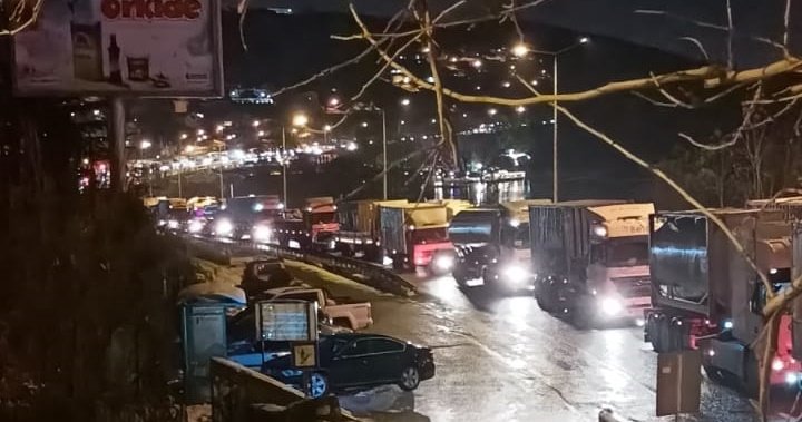İzmit yolu kapandı