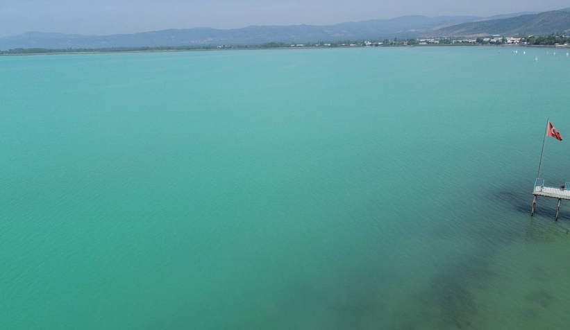 iznik-golu-nun-rengi-degistiazkxbzavem