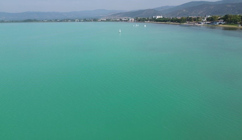 iznik-golu-nun-rengi-degistiazkxbzavem