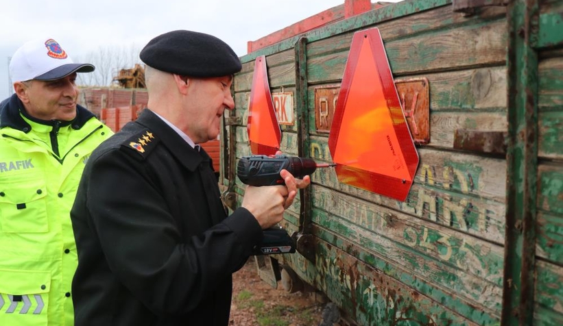 Jandarma harekete geçti, 50 römorka reflektör takıldı