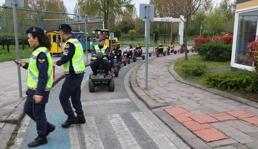 jandarmadan-miniklere-trafik-parkta-egitimdurmemo5mm
