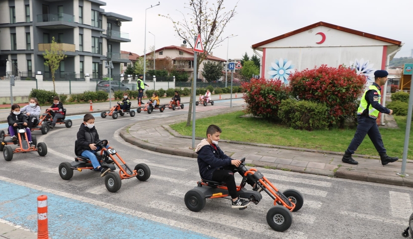 jandarmadan-miniklere-trafik-parkta-egitimdurmemo5mm