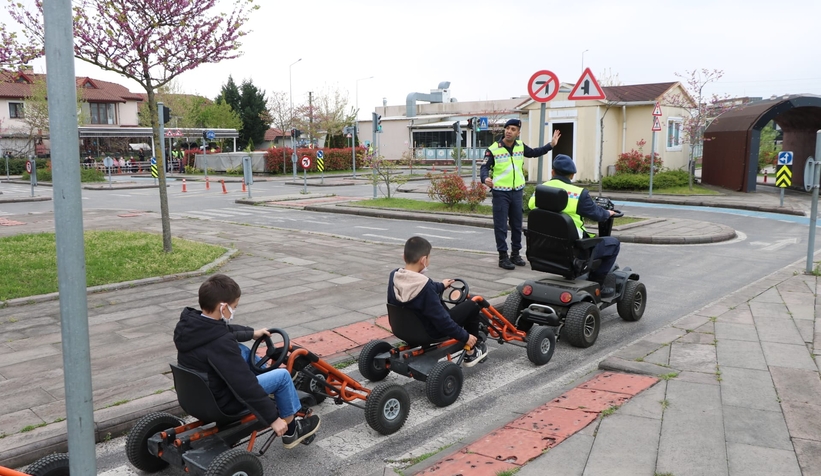 jandarmadan-miniklere-trafik-parkta-egitimdurmemo5mm