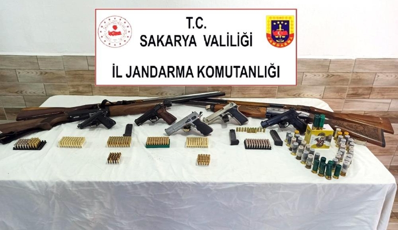 Jandarmadan şafak operasyonu: 3 gözaltı