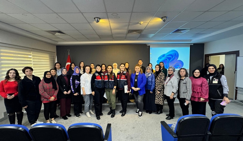 jandarmadan-universitede-kadina-siddet-ve-uyusturucuya-karsi-farkindalik-egitimivwrvrjhvtz