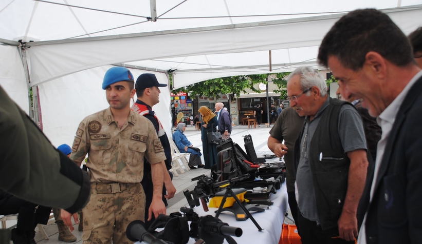 Jandarmanın kullandığı silah ve teçhizat tanıtıldı