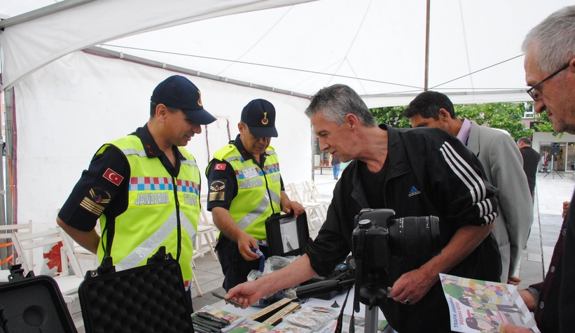 Jandarmanın kullandığı silah ve teçhizat tanıtıldı