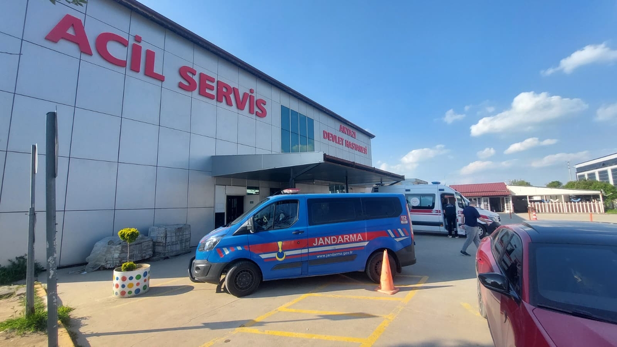 Kabakulak girişinde otomobil tarlaya uçtu