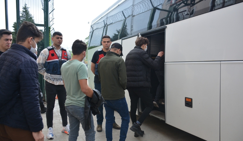 kacak-afganlar-ulkelerine-geri-gonderildinjhhm3j2b1