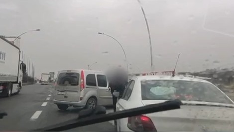 Kaçak göçmenlerin yakalandığı operasyon kamerada