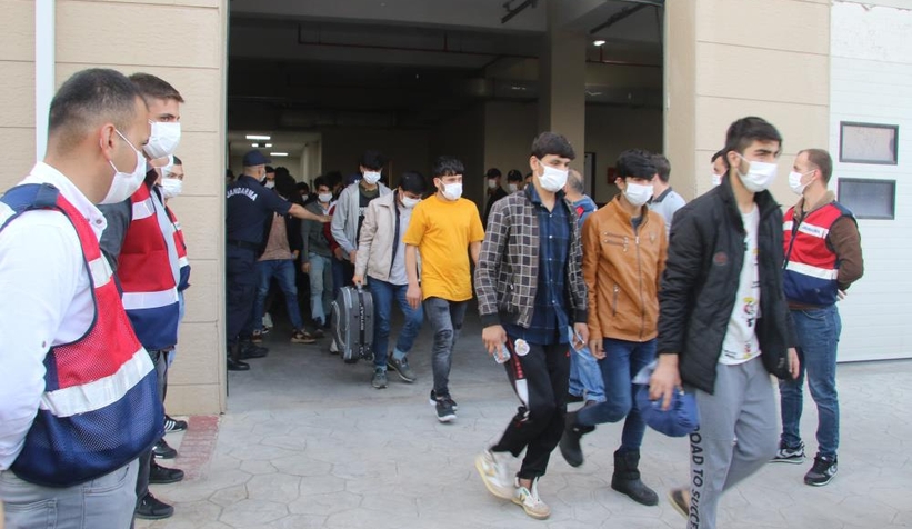 kacis-goruntuleri-olay-olmustu-272-si-sinir-disi-ediliyorbe1vyjhftm