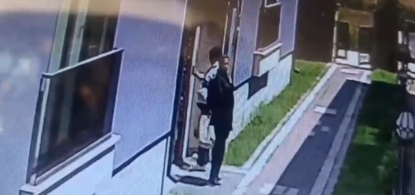 Kadın hırsızlar önce kameraya sonra polise yakalandılar
