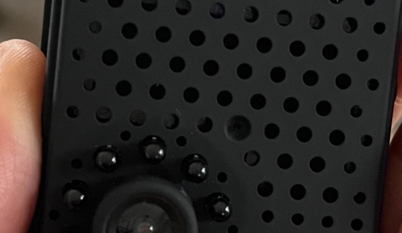 Kadın işçilerin soyunma odasında kamera bulundu