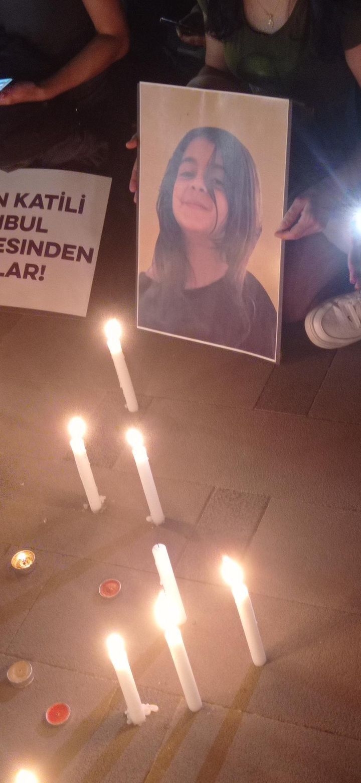 kadin-platformu-sehle-ve-narin-icin-sessiz-protesto-duzenledic1nrmwzzsg