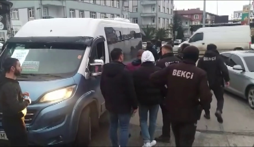 Kadın yolcuları rahatsız eden kişiyi uyarınca kavga çıktı