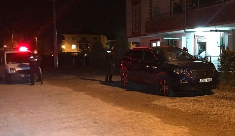 Kadının otomobili kurşun yağmuruna tutuldu