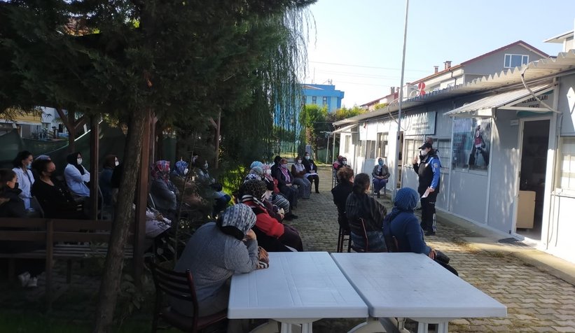 Kadınlara şiddete karşı kurulan KADES, kadınlara tanıtıldı