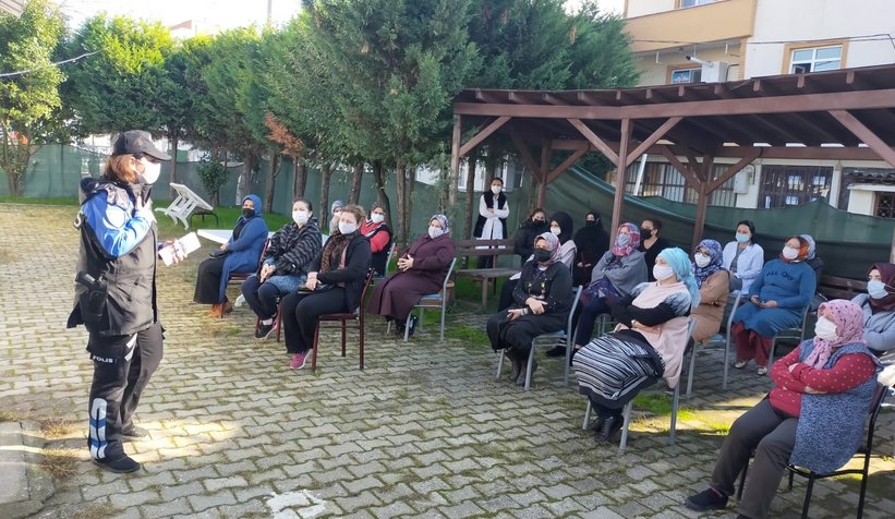 Kadınlara şiddete karşı kurulan KADES, kadınlara tanıtıldı