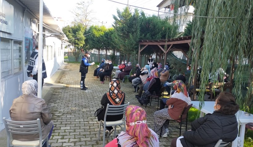 Kadınlara şiddete karşı kurulan KADES, kadınlara tanıtıldı