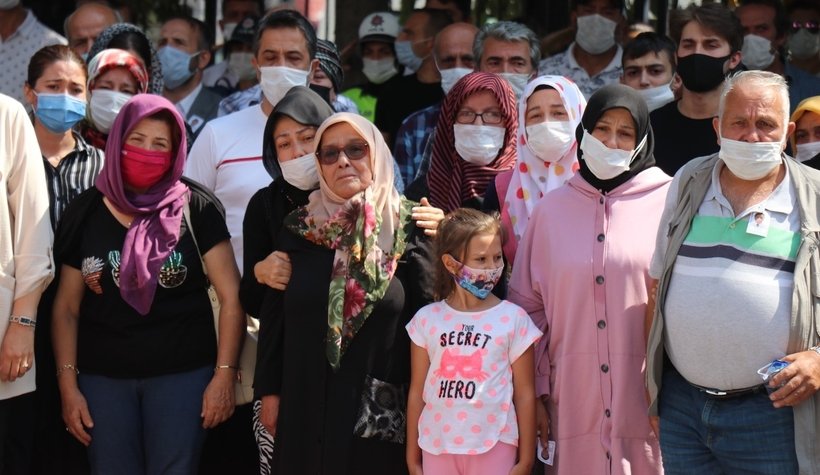 Polisin cenaze töreninde yürek yakan o an!