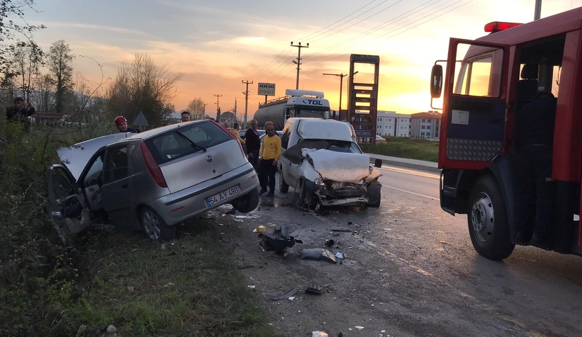 Kafa kafaya çarpıştılar 3'ü çocuk 6 yaralı