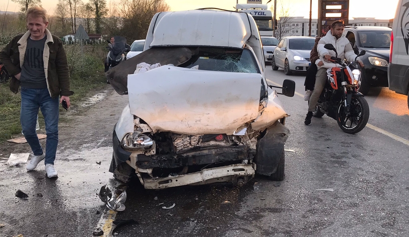 Kafa kafaya çarpıştılar 3'ü çocuk 6 yaralı